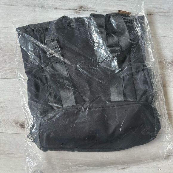 Beyond Yoga Convertible Gym Bag Black OS NWT in packaging - Picture 8 of 11